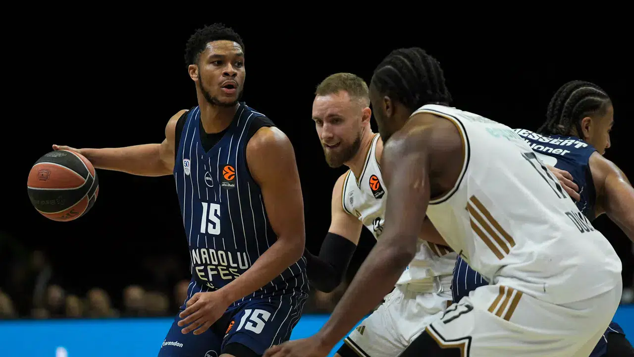 Efes, Dubai engelini kayıpsız geçti: Play-in yolunda kritik galibiyet