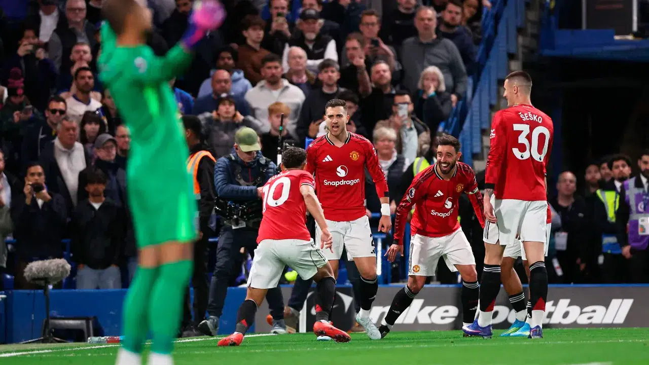 Manchester United, Chelsea'yi Stamford Bridge'de tek golle devirdi