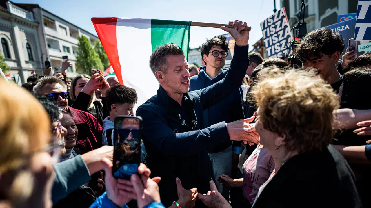 Peter Magyar’dan acil çağrı: Orban’a yakın isimler servetleriyle birlikte ülkeyi terk ediyor, fonlarını derhal dondurun