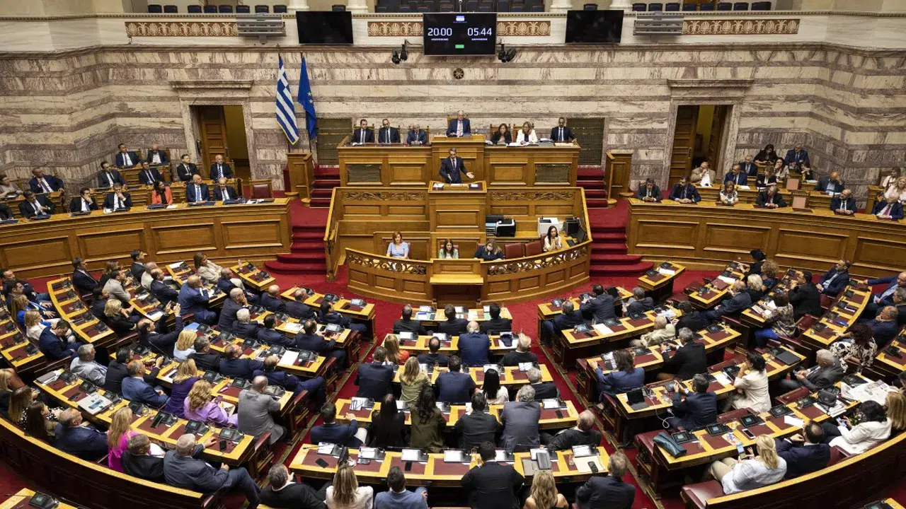 Yunanistan'da büyük yolsuzluk skandalı: 13 milletvekilinin dokunulmazlığı kaldırıldı