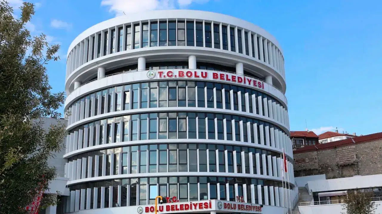 Bolu Belediyesi’ne şafak operasyonu: Jandarma binada arama yaptı!