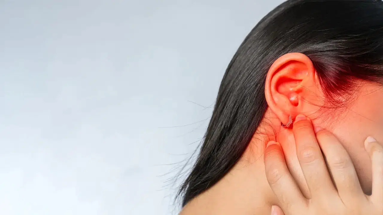 Bilim insanları kulak çınlamasının nedenini çözdü: “Hayalet ses” beynin içinden geliyor