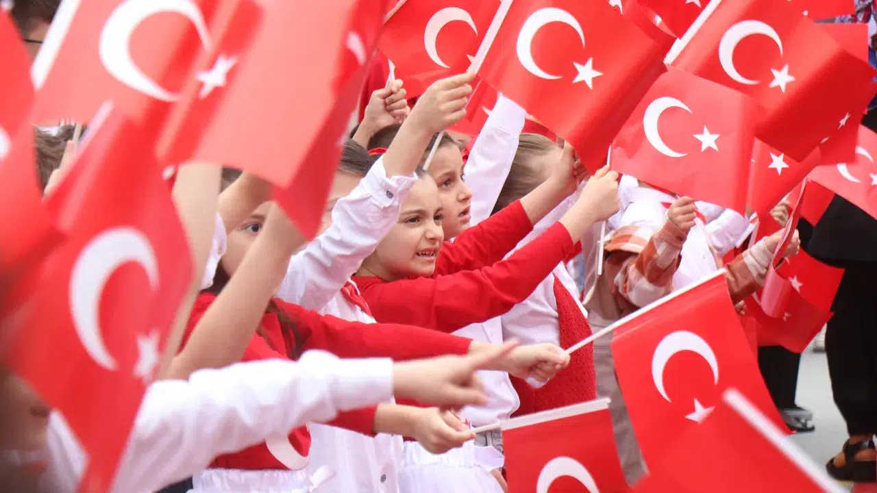 Spor kulüplerinden 23 Nisan Ulusal Egemenlik ve Çocuk Bayramı mesajları