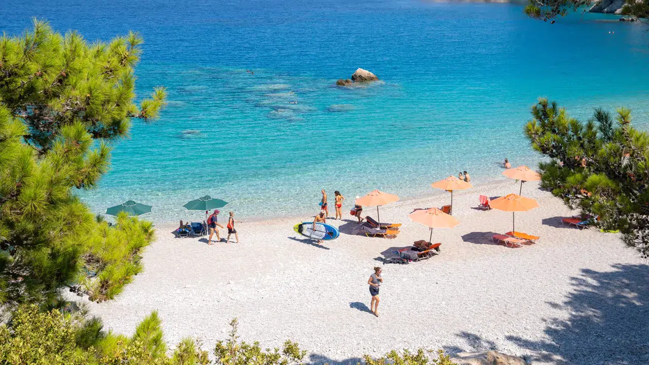 Yunanistan'da çevre koruma seferberliği: 251 plajda şezlong ve şemsiye kullanımı yasaklandı