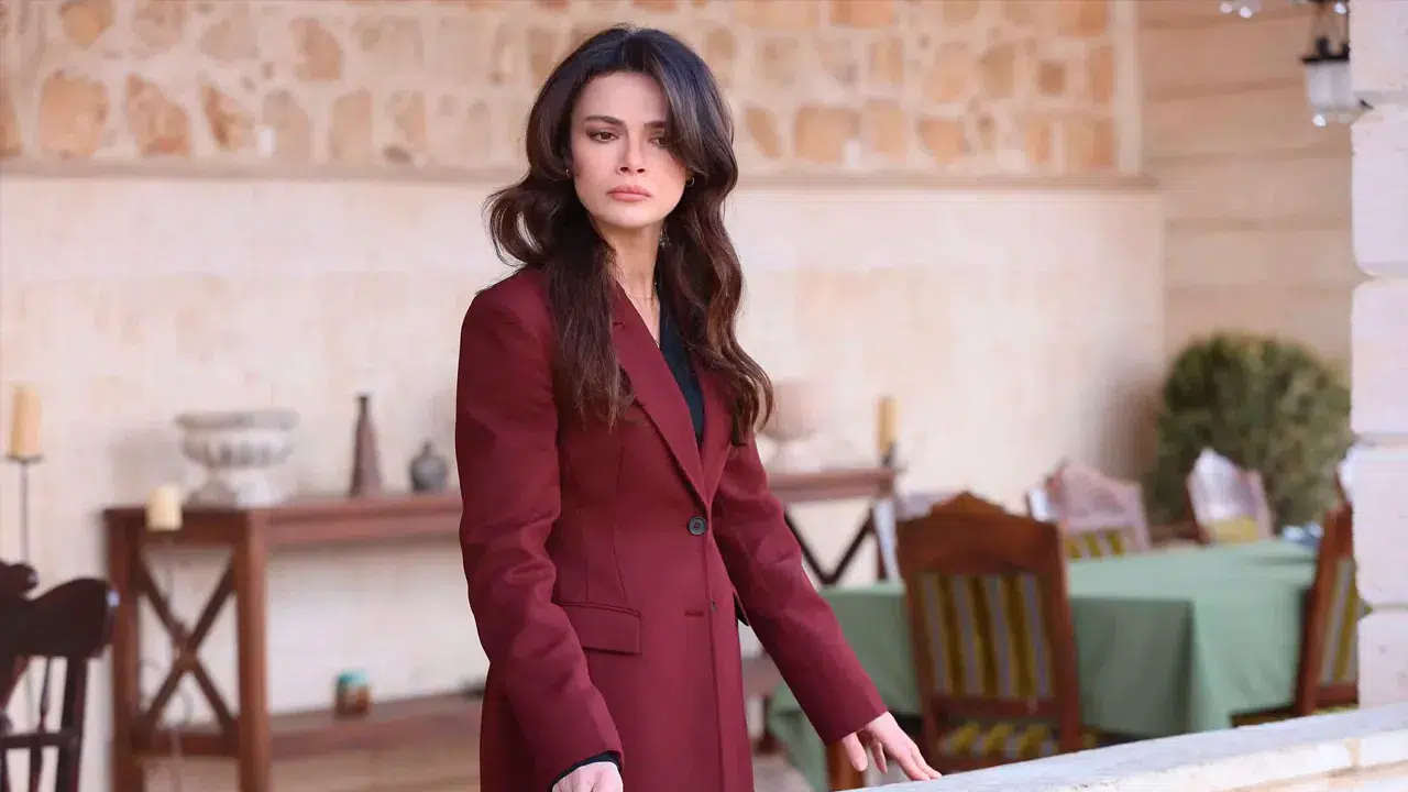 Oyuncu Sinem Ünsal uyuşturucu soruşturması kapsamında ifade verdi