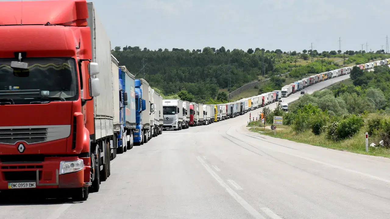 10 yıllık kriz çözüldü: Türk tır şoförlerine Körfez’de transit vize müjdesi