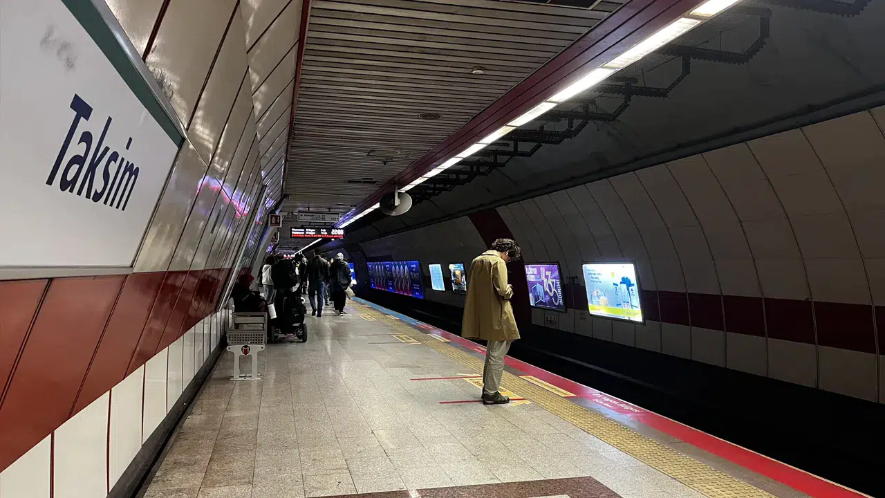 Taksim Metro İstasyonu geçici olarak kapatıldı