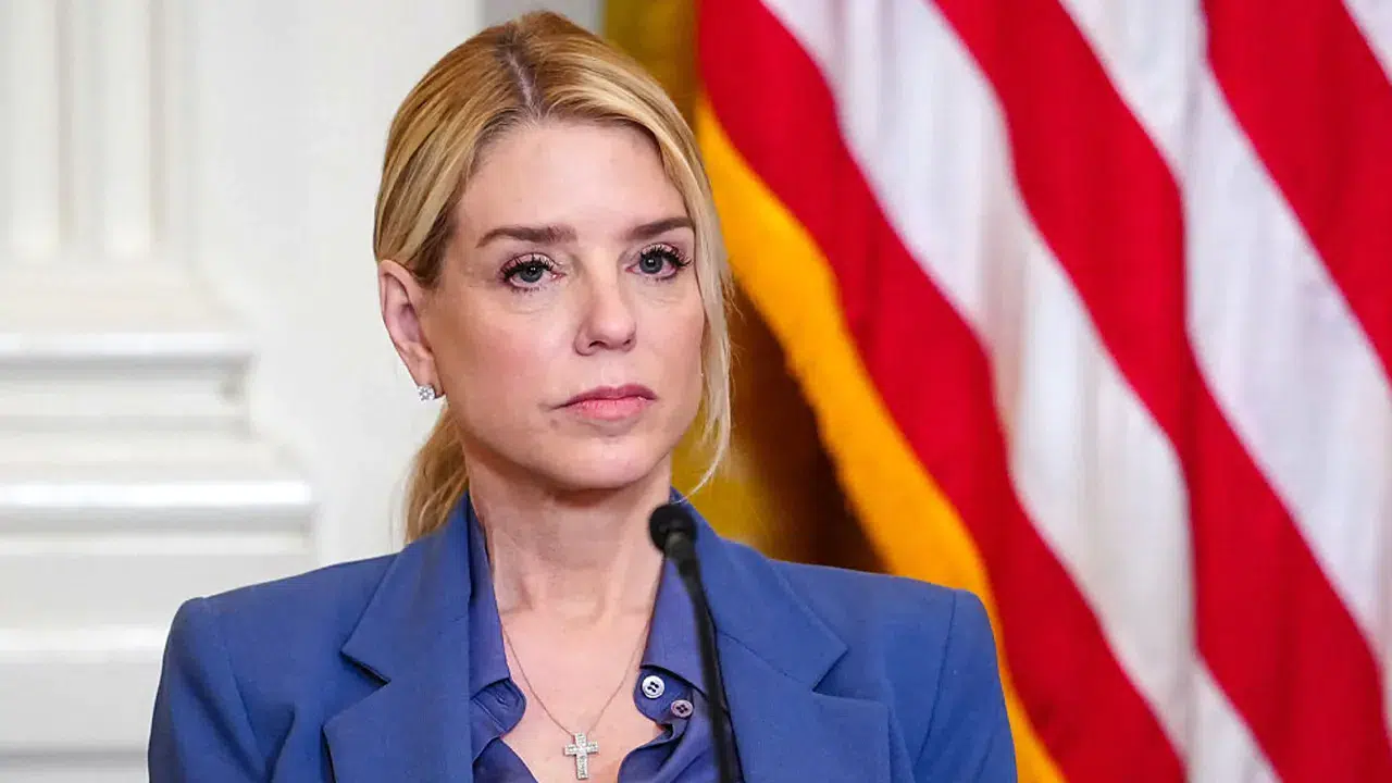 Donald Trump, Adalet Bakanı Pam Bondi’yi görevden aldı