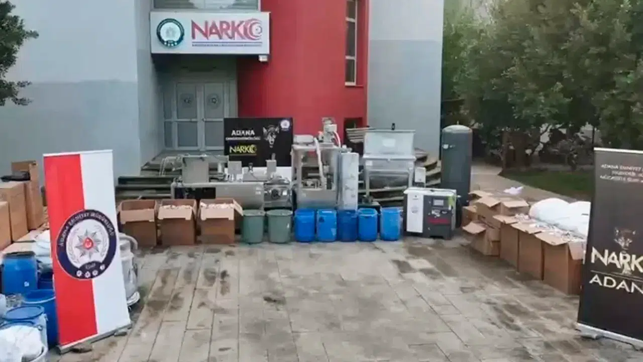 Adana'da narkotik polisinden dev operasyon: 2 tonu aşkın uyuşturucu ham maddesi ele geçirildi
