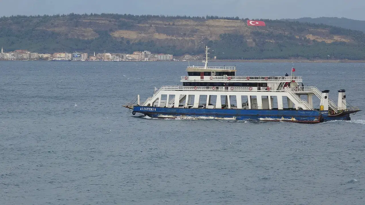 Kuzey Ege'de fırtına engeli: Bozcaada ve Gökçeada seferlerine iptal kararı