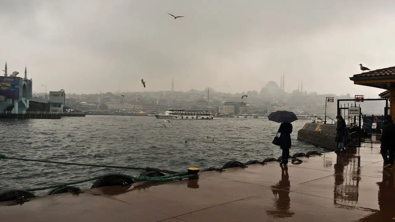 AKOM’dan İstanbul için uyarı: Soğuk ve yağışlı hava geri geliyor