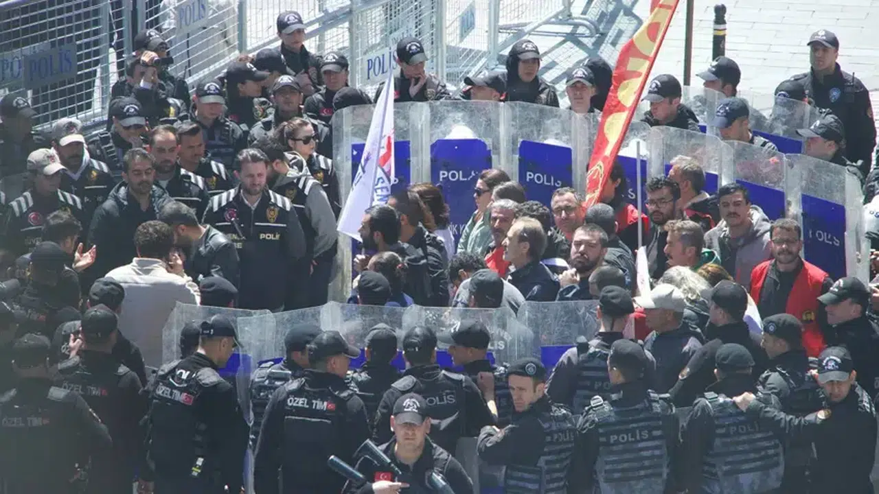 Taksim’de 1 Mayıs anmasına müdahale: Gözaltılar var