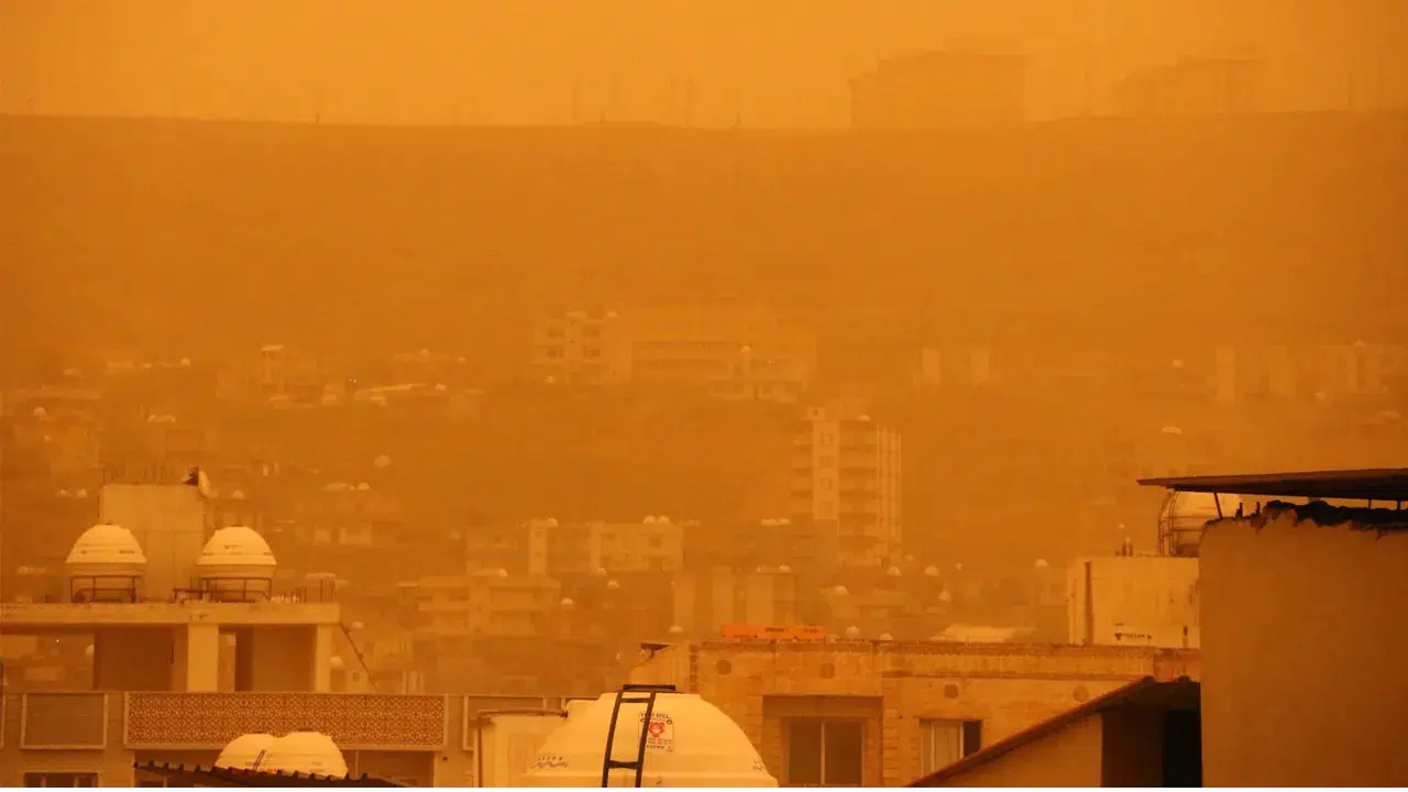 Türkiye genelinde hava sıcaklıkları 20 derecenin üzerinde: 6 il için toz fırtınası uyarısı yapıldı