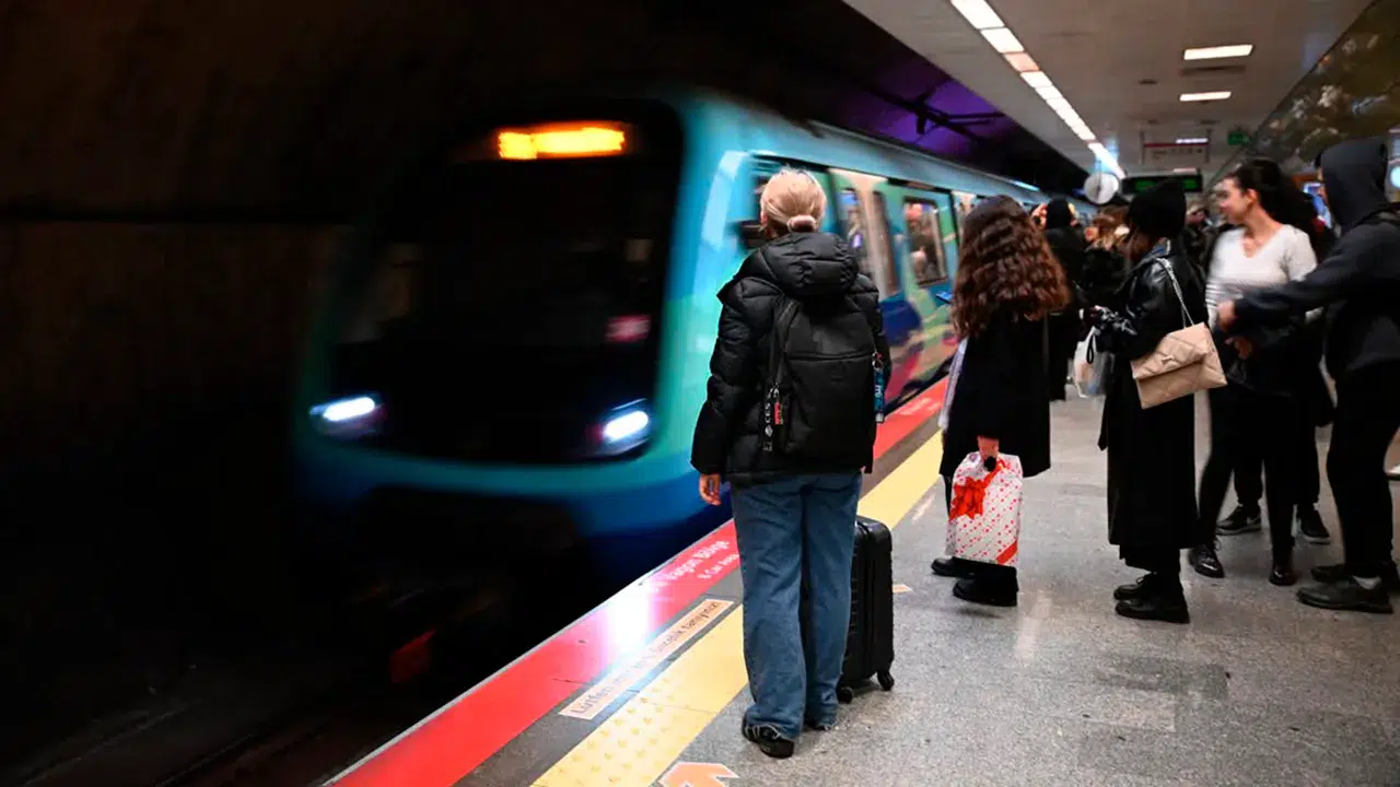 Mecidiyeköy-Çağlayan hattında su sızıntısı: Metro seferlerine acil düzenleme