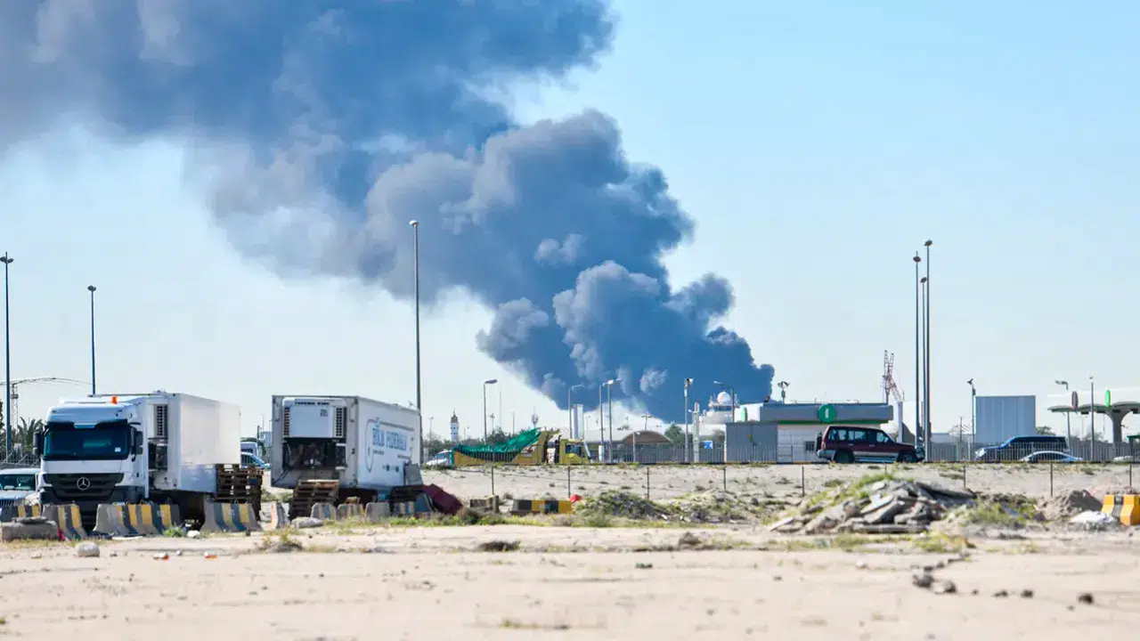 Kuveyt'te stratejik noktalara İHA saldırısı: Bakanlık binası ve enerji tesisleri vuruldu