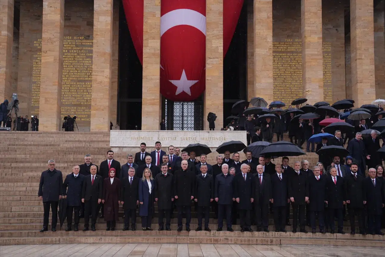 Numan Kurtulmuş başkanlığındaki devlet erkanı Anıtkabir'i ziyaret etti