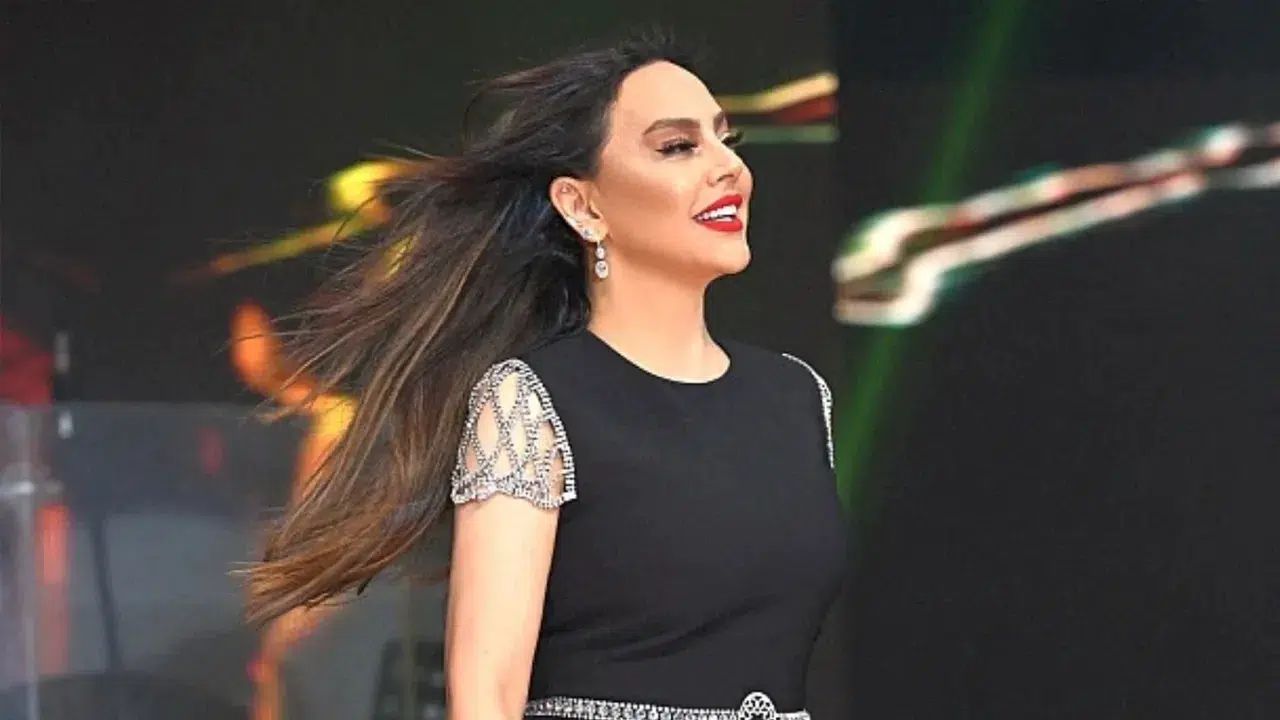 Ebru Gündeş’ten estetik itirafı: “Yarım yüz gerdirme yaptırdım”