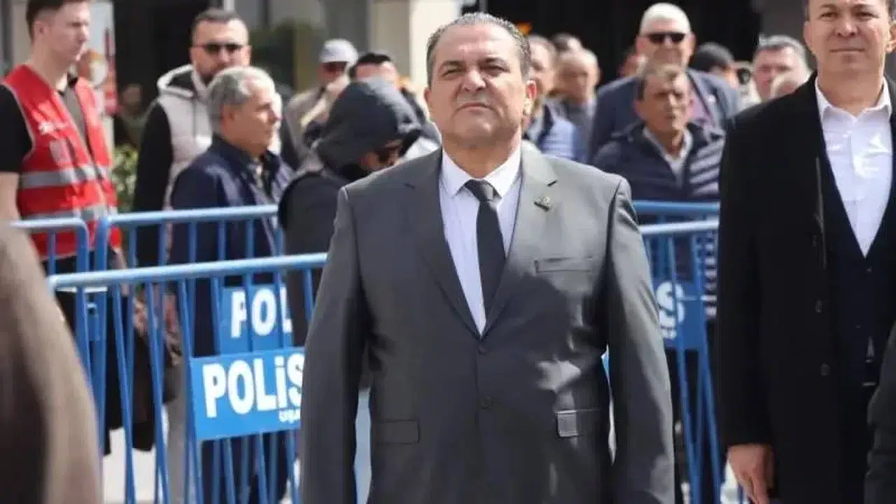 Eşme Belediye Başkanı Yılmaz Tozan görevden uzaklaştırıldı