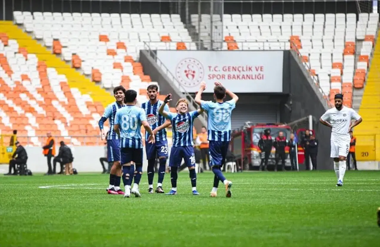 Adana Demirspor sezonun ilk galibiyetini aldı: Manisa FK'yı 2-1 devirdi