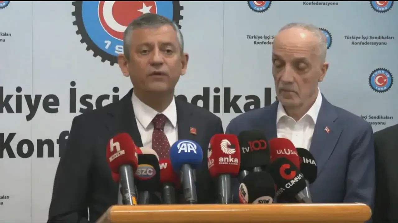 Özgür Özel’den Bakan Bayraktar’a sert yanıt: “O makamı işgal ediyorsun”