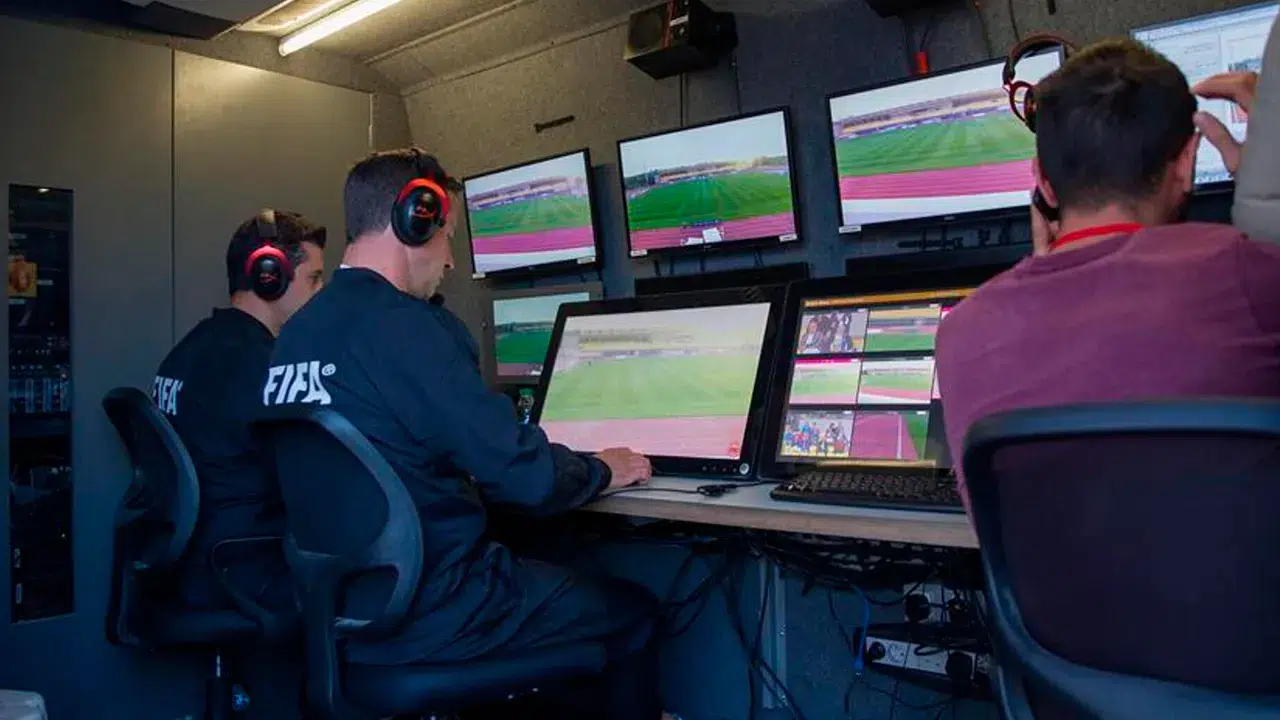 Fenerbahçe-Beşiktaş derbisinin VAR hakemi açıklandı