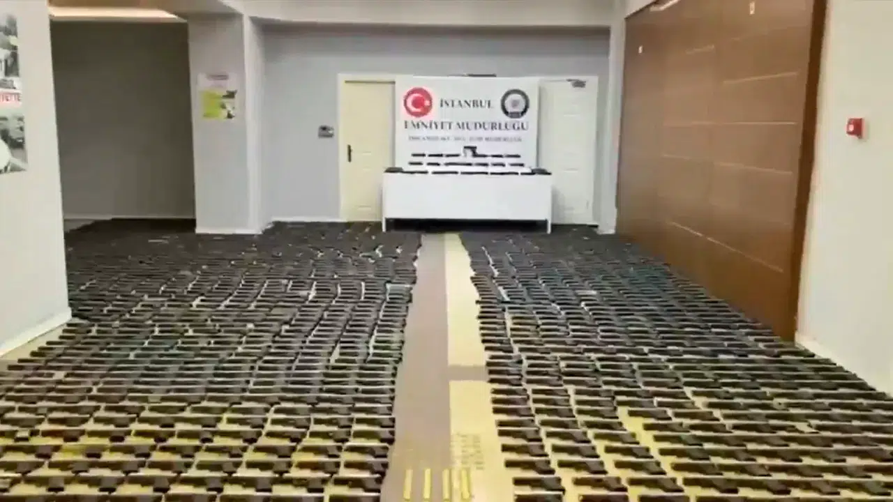 Pendik’te yeraltı cephaneliği: Su kuyusunda binlerce silah parçası ele geçirildi