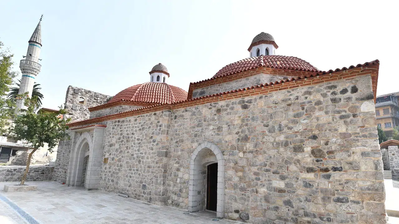 İzmir’de Meslek Fabrikası’nın ardından şimdi de Namazgâh Hamamı kapatıldı