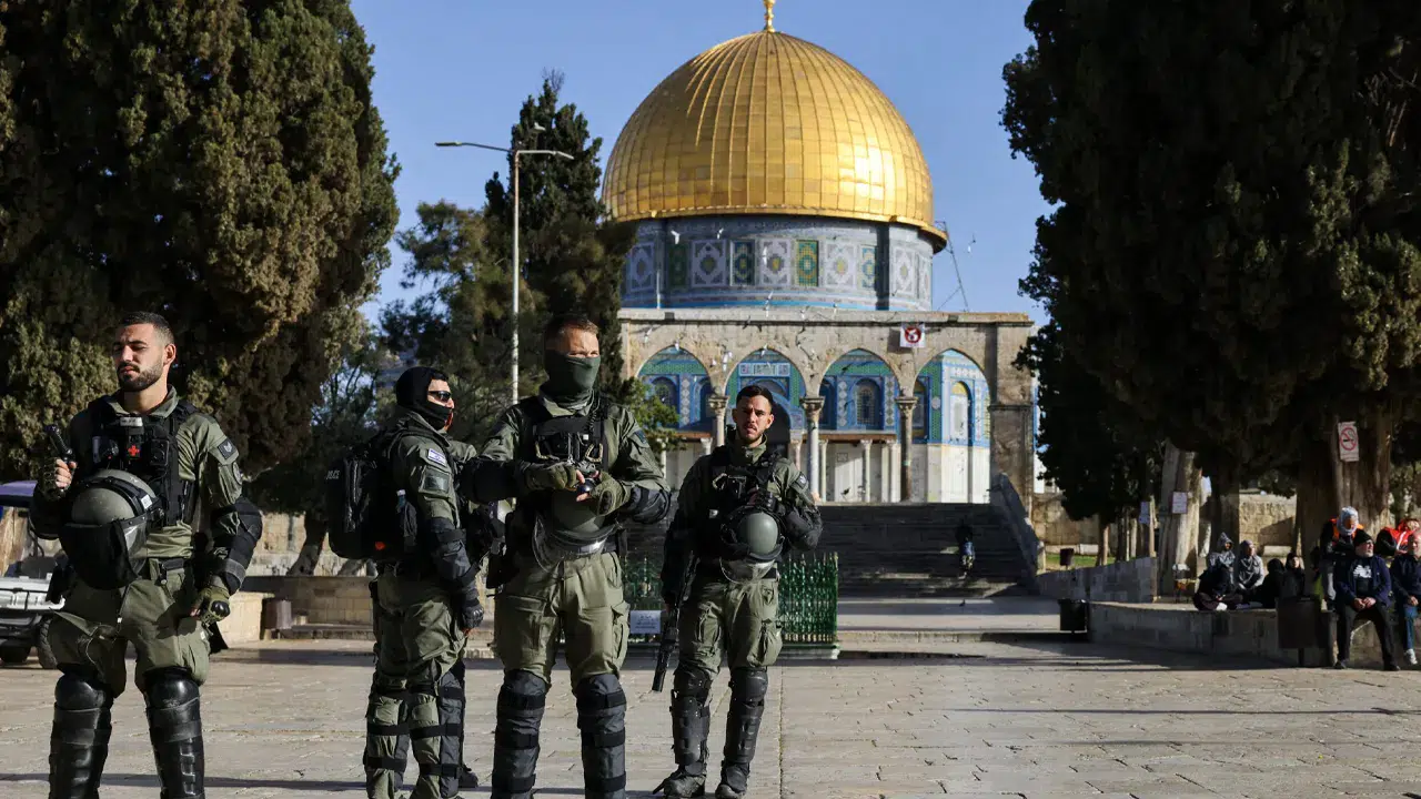 Mescid-i Aksa, 41 gün aradan sonra yeniden ibadete açıldı