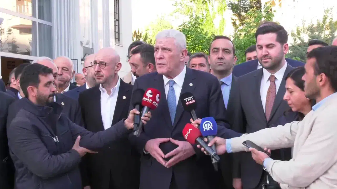 Müsavat Dervişoğlu'ndan sert bayram mesajı: Bu bayramda insanlaşmalarını diliyorum