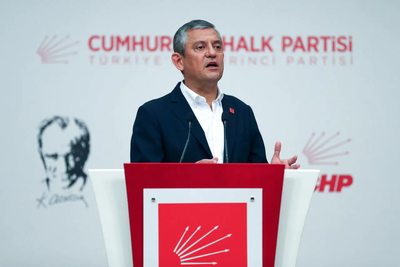 Özgür Özel: “Mutlak butlan kararına teslim olmayacağız”