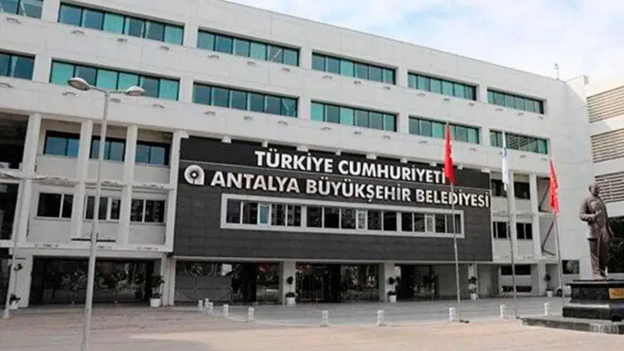 Antalya'da dev yolsuzluk operasyonu: 27 şüpheli adliyeye sevk edildi