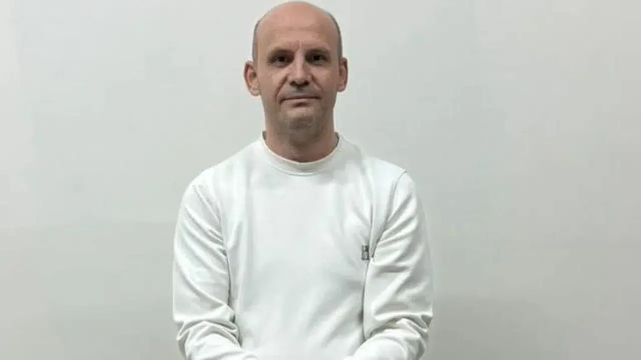 Komedyen Atalay Demirci İstanbul’da yakalandı: Hakkında 5 yıl kesinleşmiş hapis cezası bulunuyordu