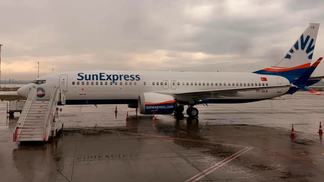 Antalya uçağında bomba paniği: Londra'ya acil iniş yaptı