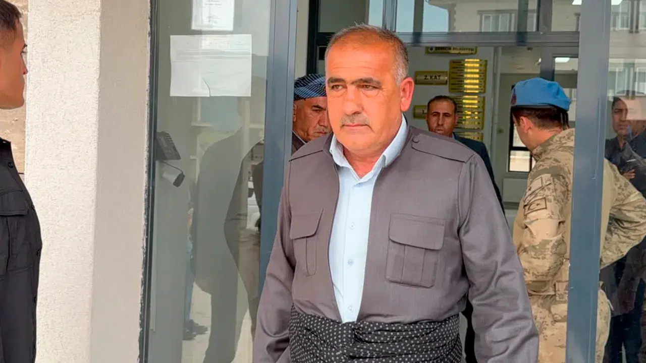 Derecik Belediyesi yeniden AK Parti'ye geçti