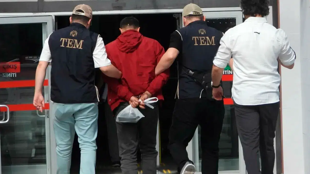 Kırmızı bültenle aranan IŞİD şüphelisi Eskişehir'de yakalandı