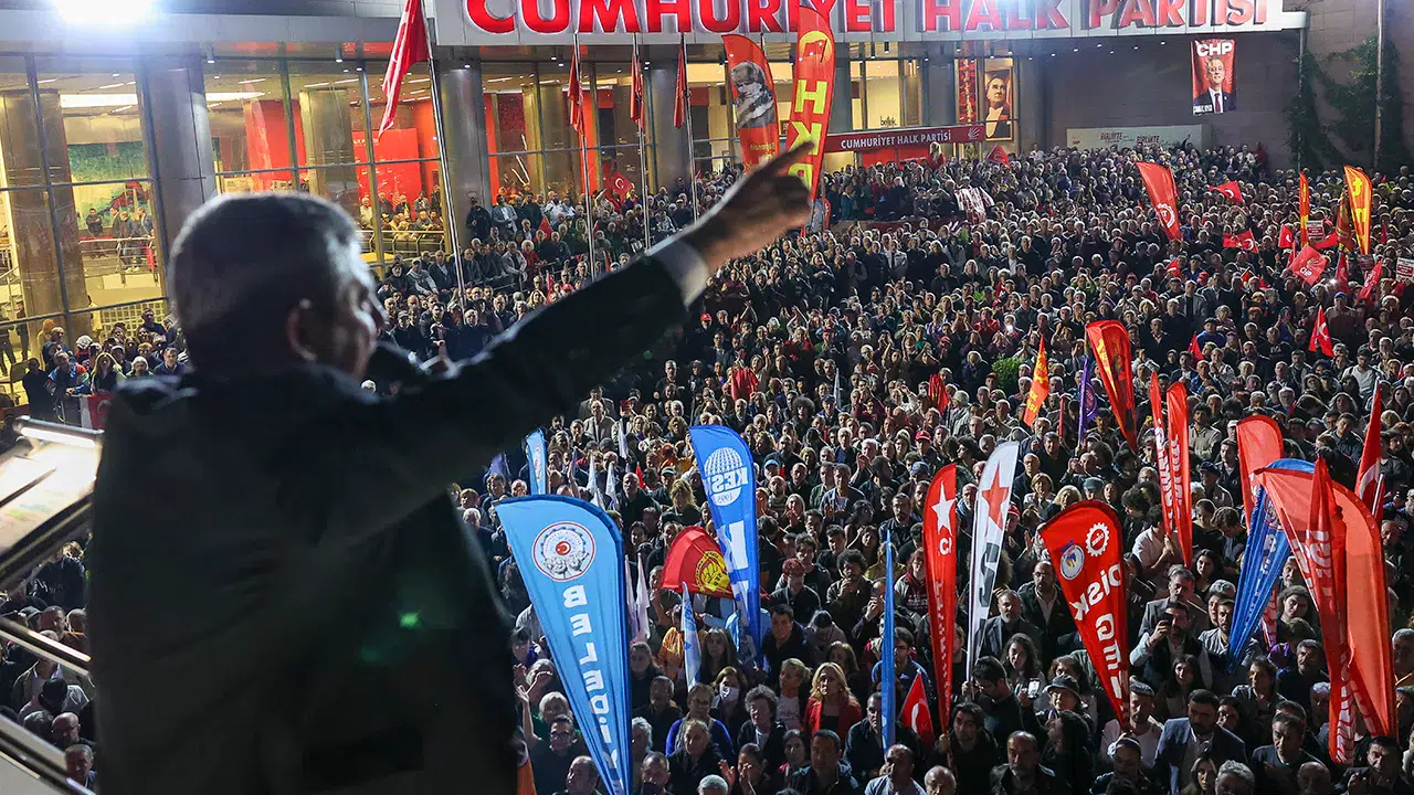Yargı kararının ardından Özgür Özel’den Kılıçdaroğlu’na telefon: "Tavizim yok, sandığı getireceğiz"