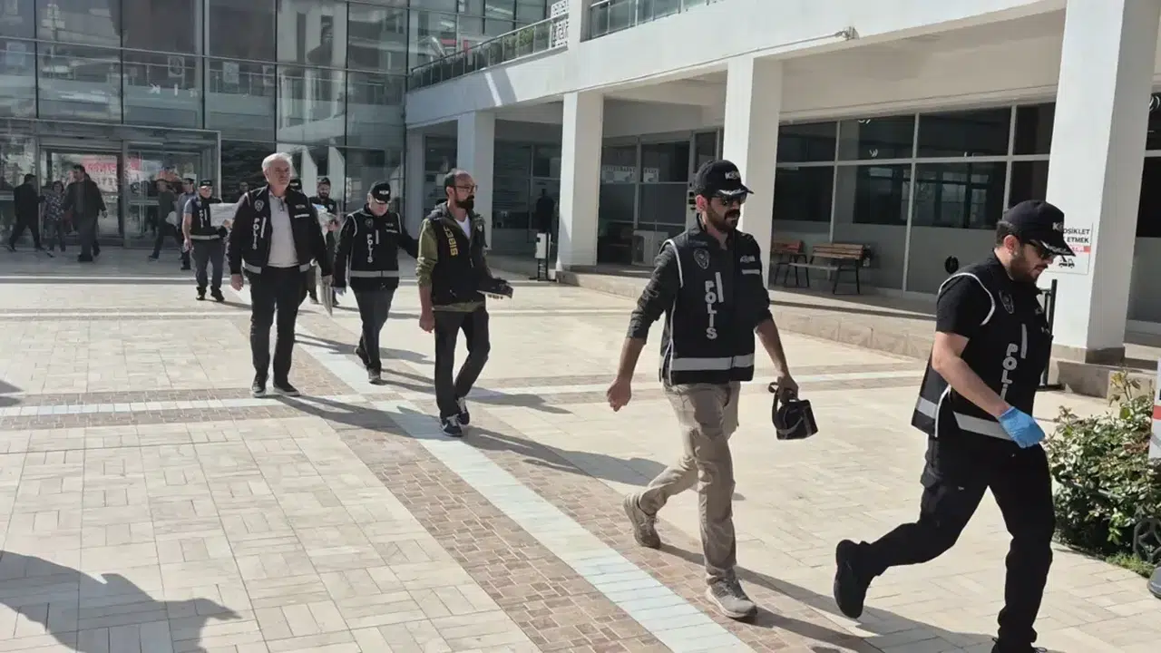 Tepebaşı Belediyesi’ne operasyon: 20 kişi gözaltına alındı
