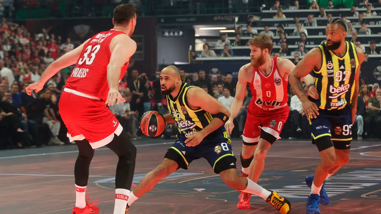 Euroleague finaline Olympiakos engeli: Fenerbahçe Beko yarı finalde havlu attı