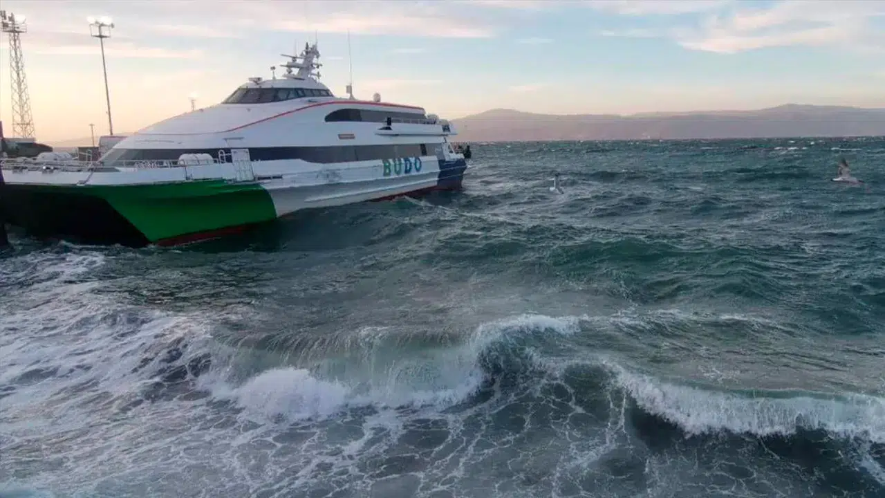 Marmara'da fırtına engeli: Budo 6 seferini iptal etti