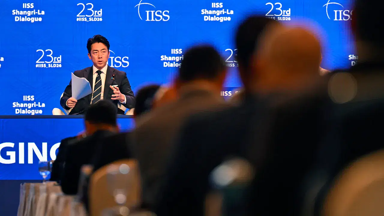 Asya zirvesinde gerilim: Japonya'dan Çin'in "yeni militarizm" suçlamasına sert yanıt