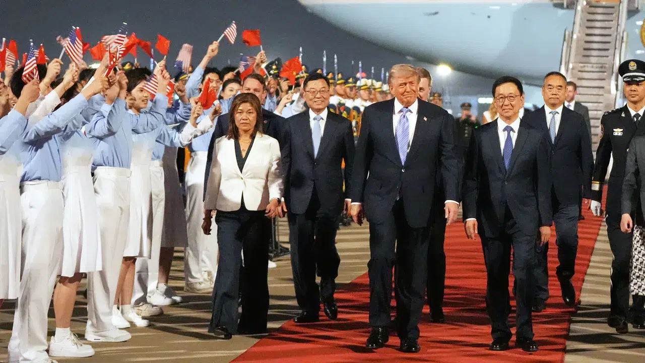 Trump, 8,5 yıl sonra Çin’de: Kritik zirvede gözler ticaret ve Orta Doğu gündeminde