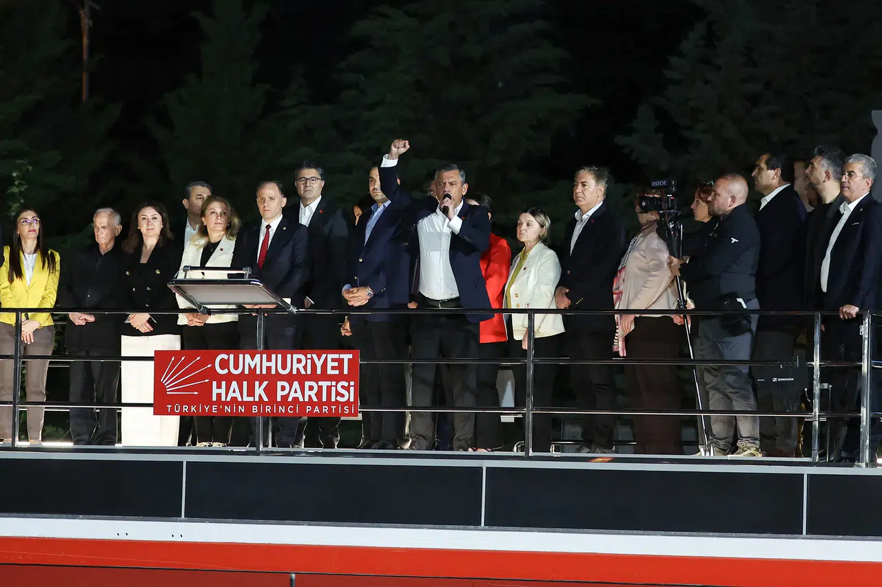 Özgür Özel’den Genel Merkezde sert mesaj: “Teslim olmayacağız”