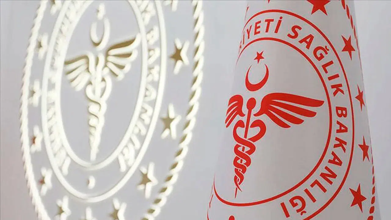 Sağlık Bakanlığı açıkladı: Gemideki 3 vatandaş ambulans uçakla Türkiye’ye getirildi