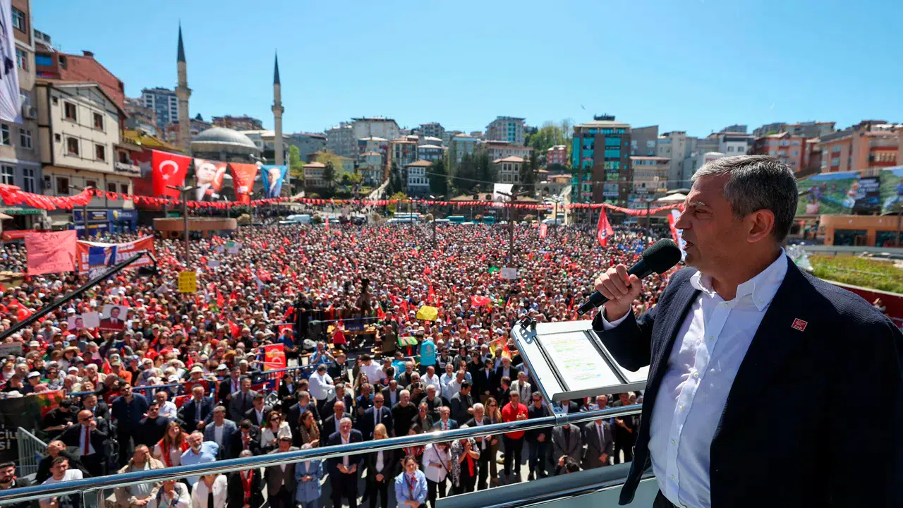 Özgür Özel, Rize'den Erdoğan'a seslendi: Çay 40 lira olmalı, millet sandık istiyor