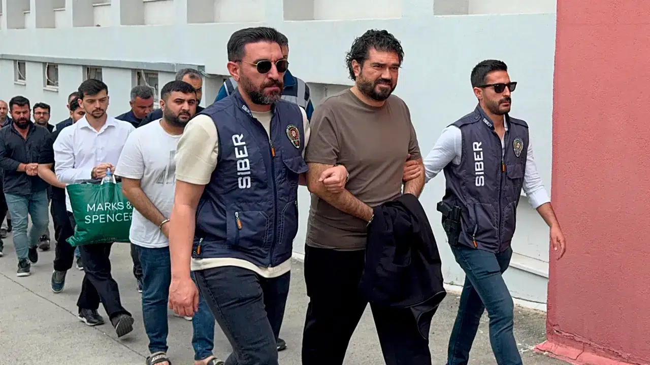 Hesabında 35 milyon TL para hareketi tespit edildi: Rasim Ozan Kütahyalı "örgüt elebaşı" sıfatıyla adliyede