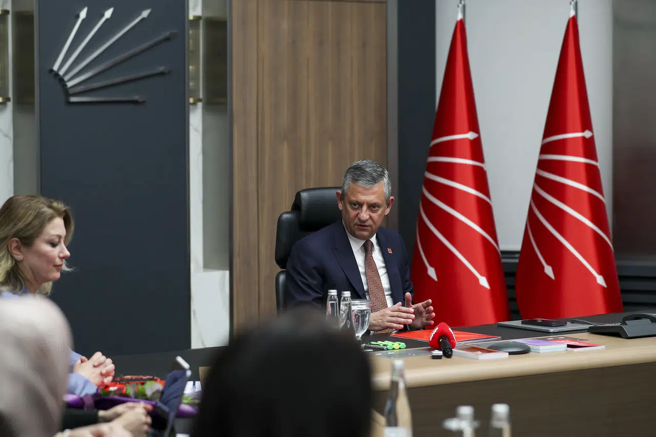 Ankara’da hareketli saatler: Özgür Özel CHP MYK’yi yeniden toplama kararı aldı