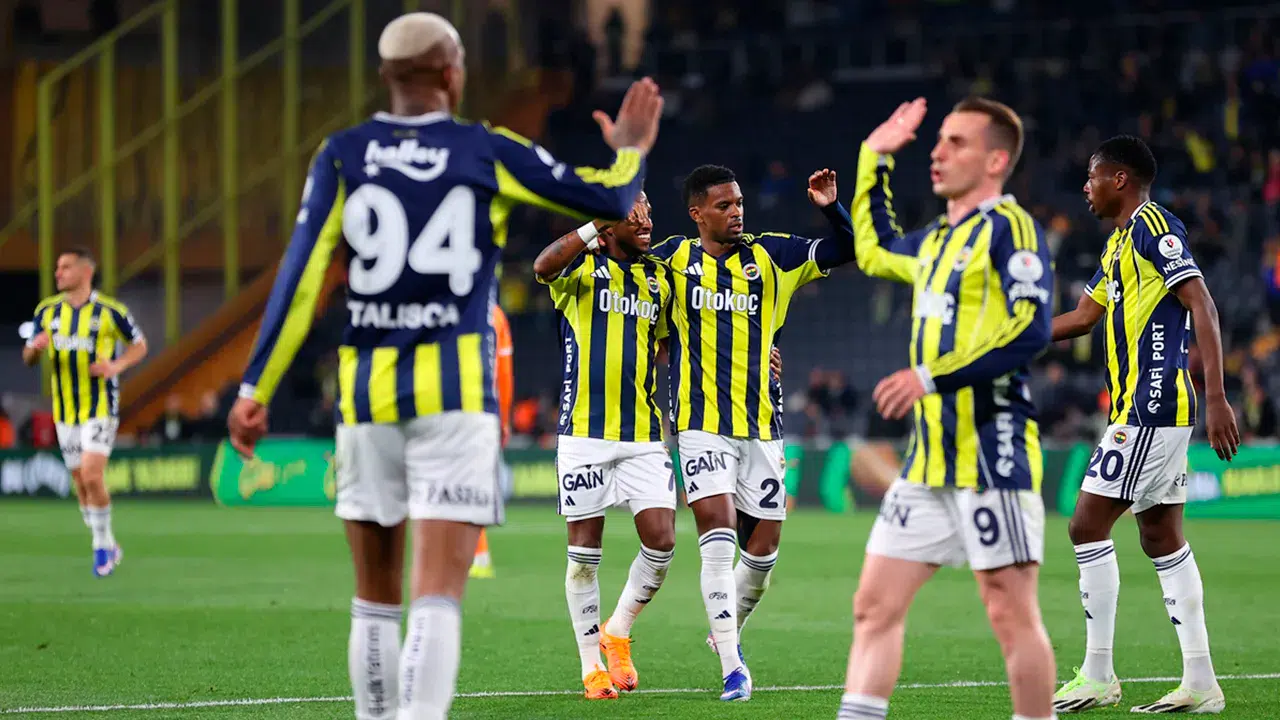 Talisca'nın hat-tricki ile fark 4'e indi: Fenerbahçe az da olsa umudunu sürdürdü