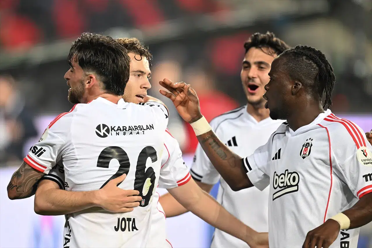 Beşiktaş deplasmanda Gaziantep FK'yı 2-0 mağlup etti