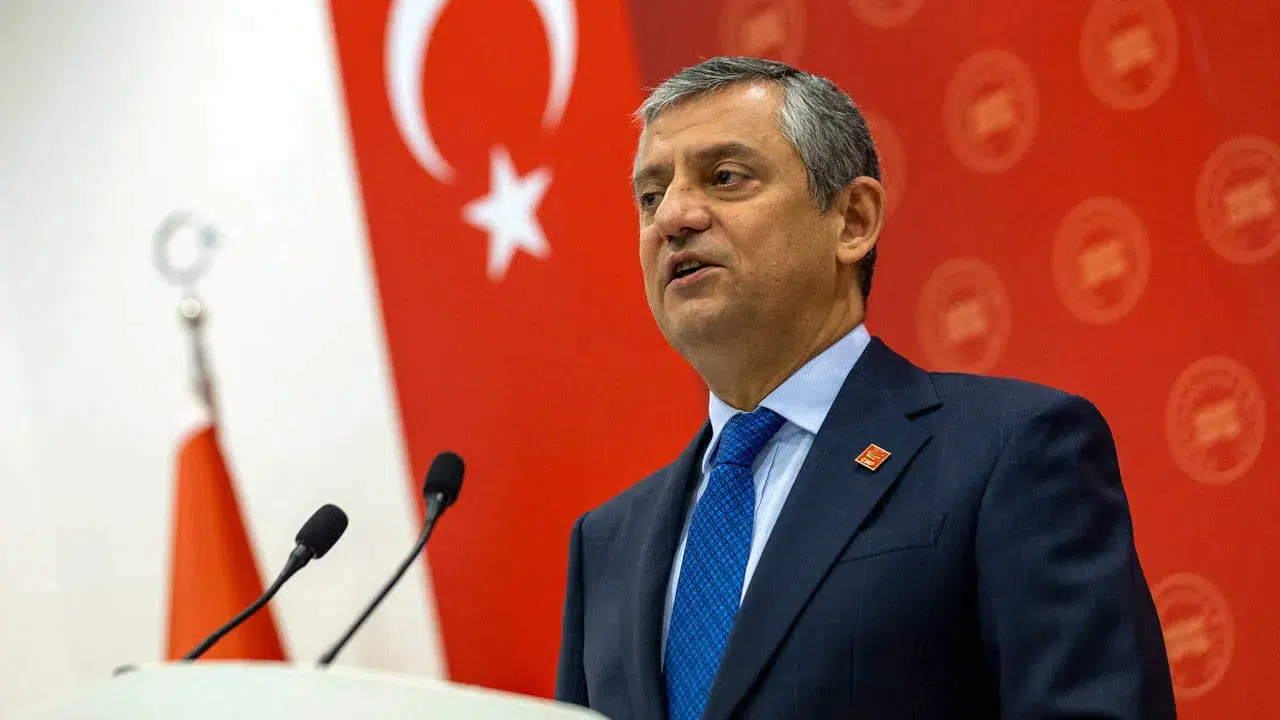 Özgür Özel gençlere seslendi: “19 Mayıs’ın ışığı 19 Mart’ın karanlığını yenecek”