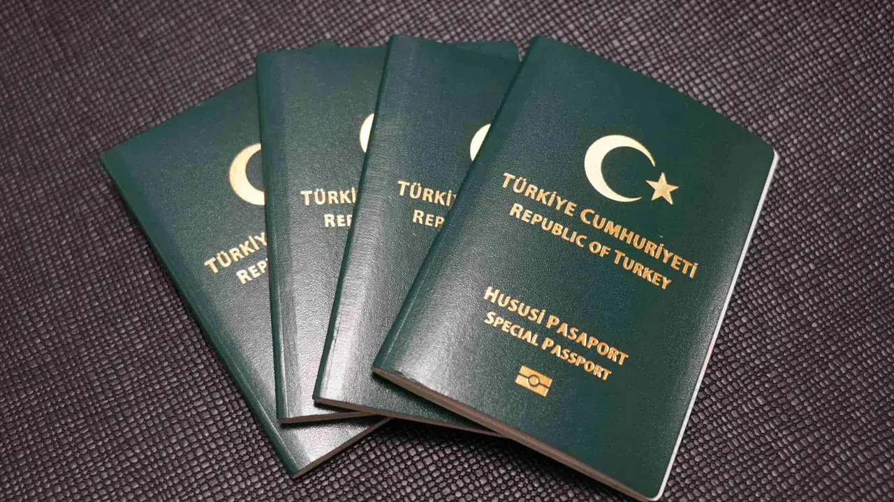 Özel okul öğretmenlerine yeşil pasaport gündemde: Kanun teklifi TBMM Komisyonu’na sevk edildi